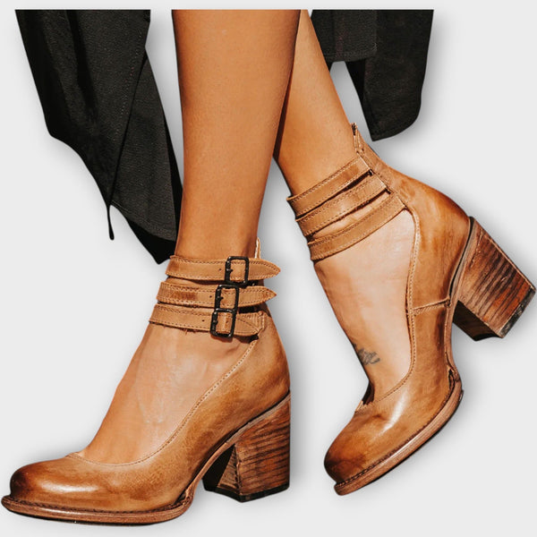 Παπούτσια με πολλαπλές λωρίδες και χοντρό τακούνι