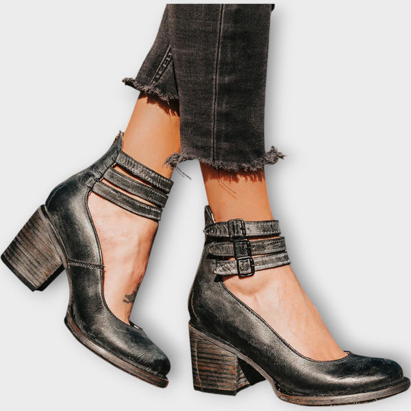 Παπούτσια με πολλαπλές λωρίδες και χοντρό τακούνι