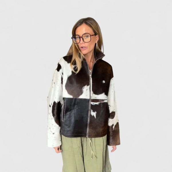 Κλειώ - Εκτυπωμένο μπλουζάκι με άνετη γραμμή και καλλιτεχνικό χαρακτήρα