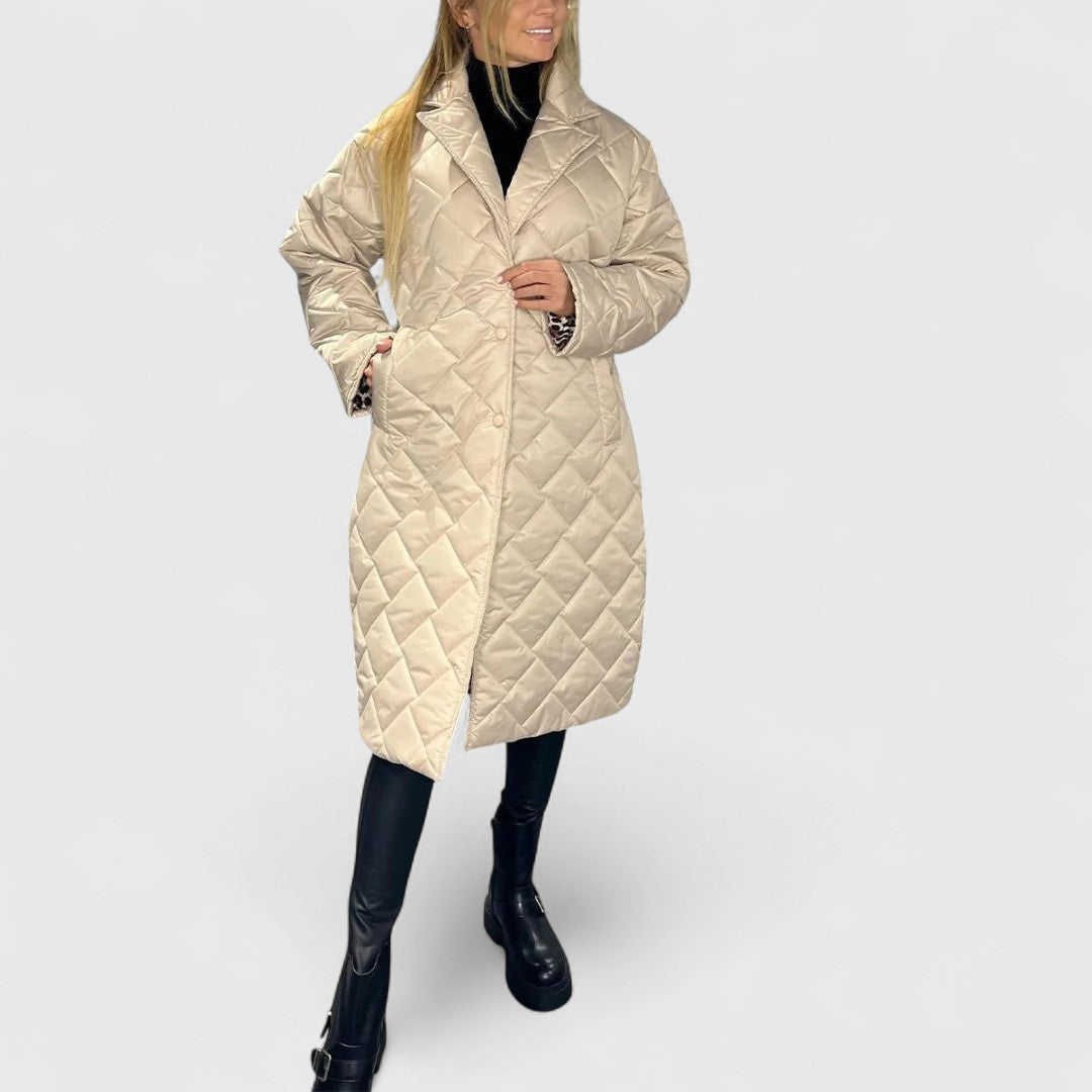 Σεβαστή - Αναστρέψιμο μπουφάν κουβερλί με μοντέρνα γραμμή και πολυτελή αίσθηση